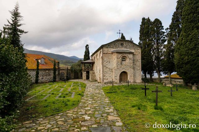 Cimitirul mănăstirii Vatoped