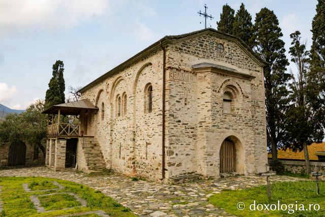 Cimitirul mănăstirii Vatoped