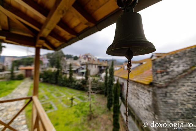 Cimitirul mănăstirii Vatoped