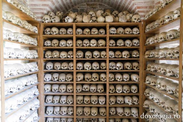 Cimitirul mănăstirii Vatoped