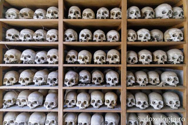 Cimitirul mănăstirii Vatoped