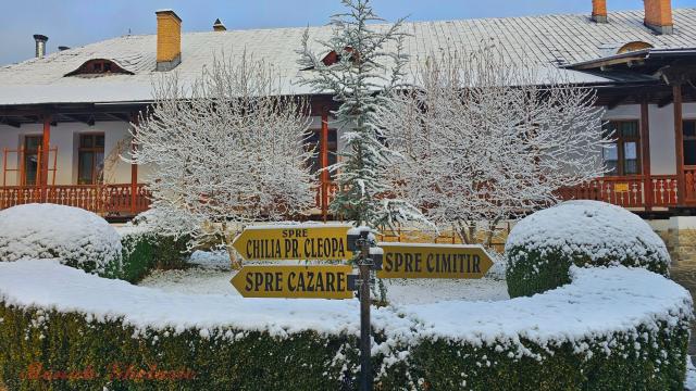 (Foto) Văl de nea peste Mănăstirea Sihăstria – 19 noiembrie 2025