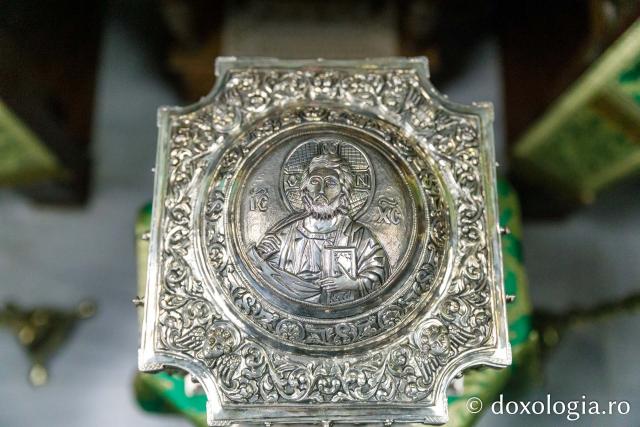 Cinstitul cap al Sfântului Cuvios Dionisie de la Colciu