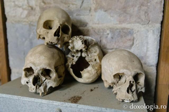 Cimitirul mănăstirii Vatoped