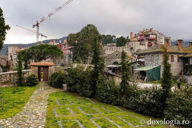 Cimitirul mănăstirii Vatoped