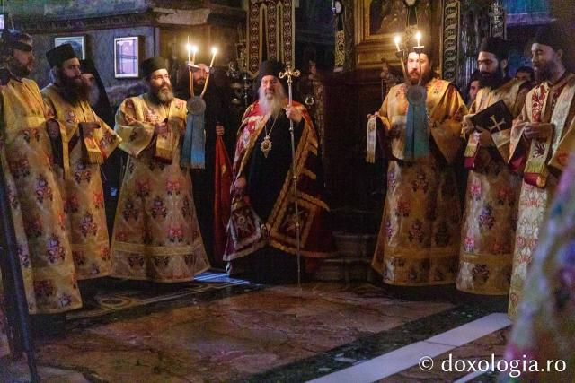Liturghie la Mănăstirea Vatoped la prăznuirea Sfântului Cuvios Dionisie de la Colciu