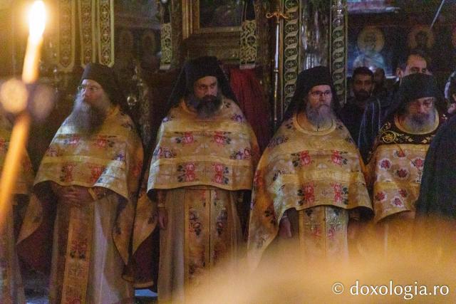 Liturghie la Mănăstirea Vatoped la prăznuirea Sfântului Cuvios Dionisie de la Colciu