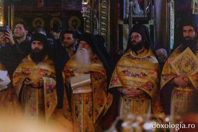 Liturghie la Mănăstirea Vatoped la prăznuirea Sfântului Cuvios Dionisie de la Colciu