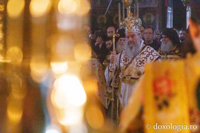 Liturghie la Mănăstirea Vatoped la prăznuirea Sfântului Cuvios Dionisie de la Colciu