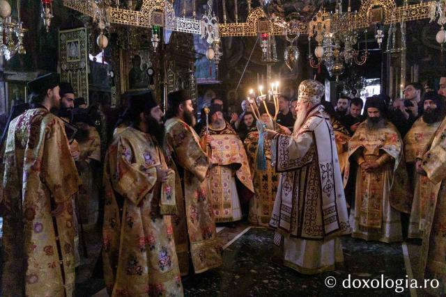 Liturghie la Mănăstirea Vatoped la prăznuirea Sfântului Cuvios Dionisie de la Colciu