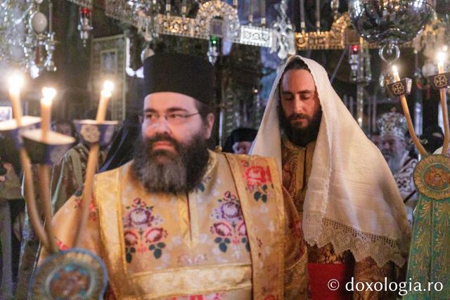 Liturghie la Mănăstirea Vatoped la prăznuirea Sfântului Cuvios Dionisie de la Colciu
