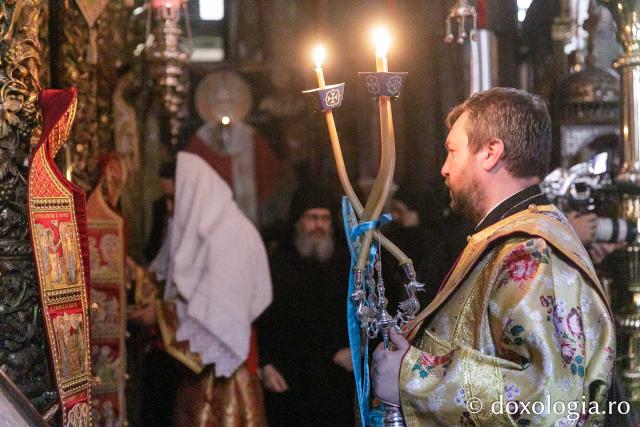 Liturghie la Mănăstirea Vatoped la prăznuirea Sfântului Cuvios Dionisie de la Colciu