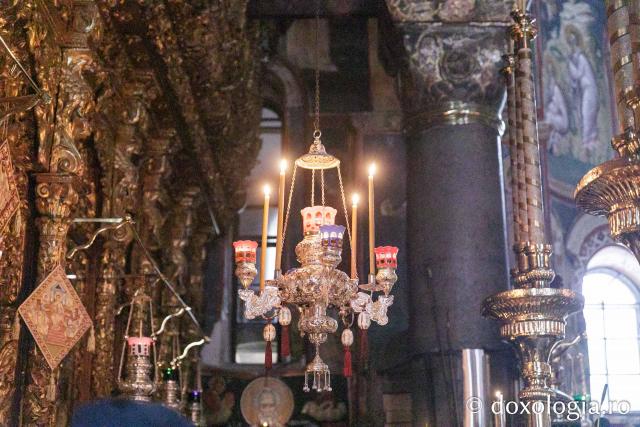 Liturghie la Mănăstirea Vatoped la prăznuirea Sfântului Cuvios Dionisie de la Colciu