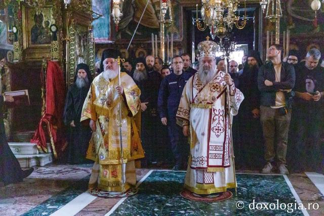 Liturghie la Mănăstirea Vatoped la prăznuirea Sfântului Cuvios Dionisie de la Colciu