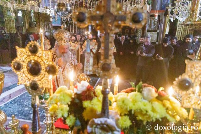 Liturghie la Mănăstirea Vatoped la prăznuirea Sfântului Cuvios Dionisie de la Colciu