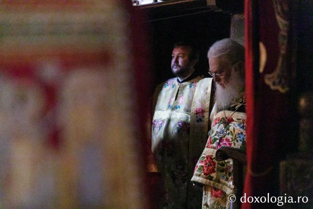 Liturghie la Mănăstirea Vatoped la prăznuirea Sfântului Cuvios Dionisie de la Colciu