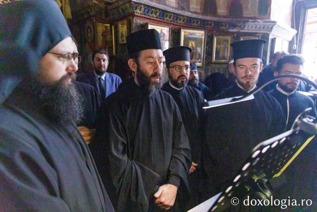 Liturghie la Mănăstirea Vatoped la prăznuirea Sfântului Cuvios Dionisie de la Colciu