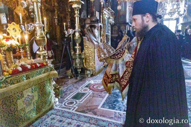 Liturghie la Mănăstirea Vatoped la prăznuirea Sfântului Cuvios Dionisie de la Colciu