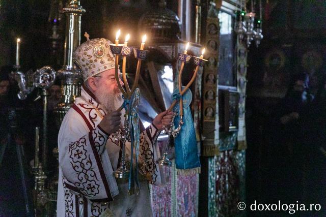 Liturghie la Mănăstirea Vatoped la prăznuirea Sfântului Cuvios Dionisie de la Colciu