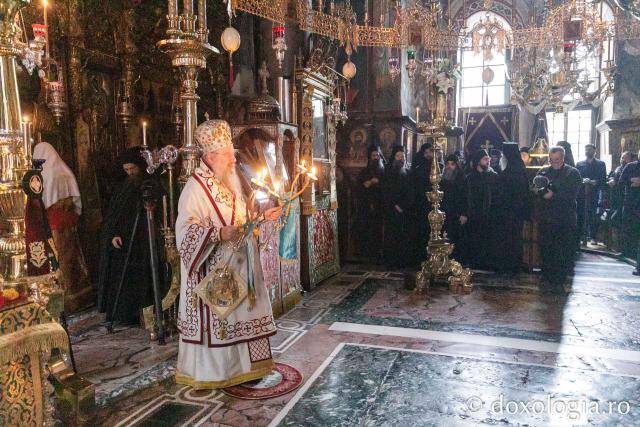 Liturghie la Mănăstirea Vatoped la prăznuirea Sfântului Cuvios Dionisie de la Colciu