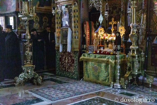 Liturghie la Mănăstirea Vatoped la prăznuirea Sfântului Cuvios Dionisie de la Colciu