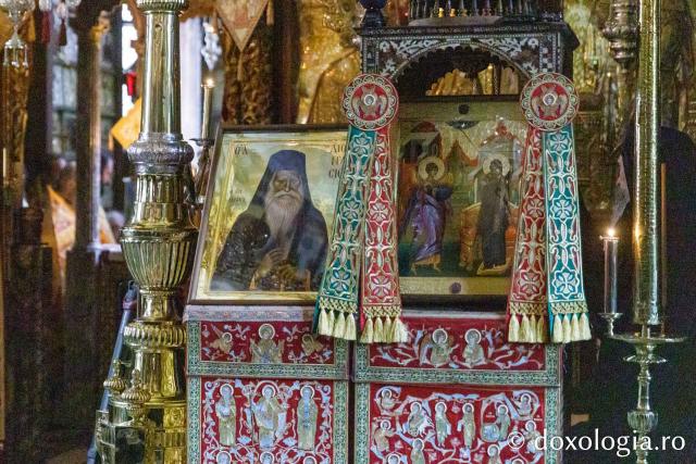 Liturghie la Mănăstirea Vatoped la prăznuirea Sfântului Cuvios Dionisie de la Colciu