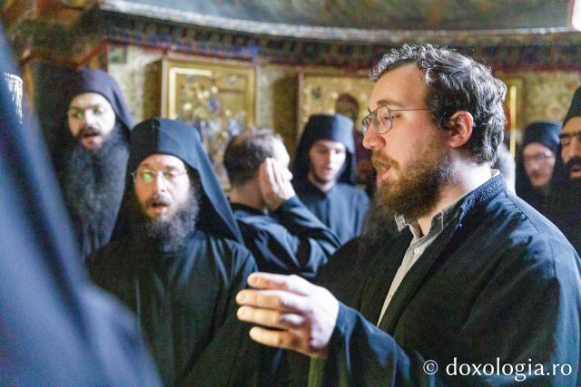 Liturghie la Mănăstirea Vatoped la prăznuirea Sfântului Cuvios Dionisie de la Colciu