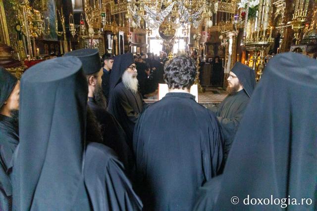 Liturghie la Mănăstirea Vatoped la prăznuirea Sfântului Cuvios Dionisie de la Colciu