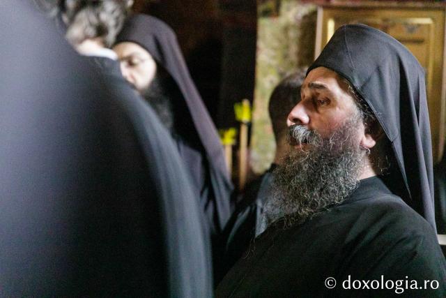 Liturghie la Mănăstirea Vatoped la prăznuirea Sfântului Cuvios Dionisie de la Colciu