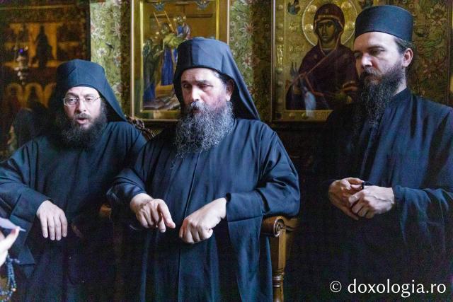 Liturghie la Mănăstirea Vatoped la prăznuirea Sfântului Cuvios Dionisie de la Colciu