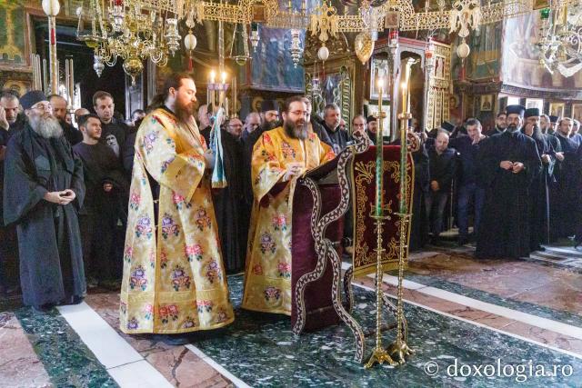 Liturghie la Mănăstirea Vatoped la prăznuirea Sfântului Cuvios Dionisie de la Colciu