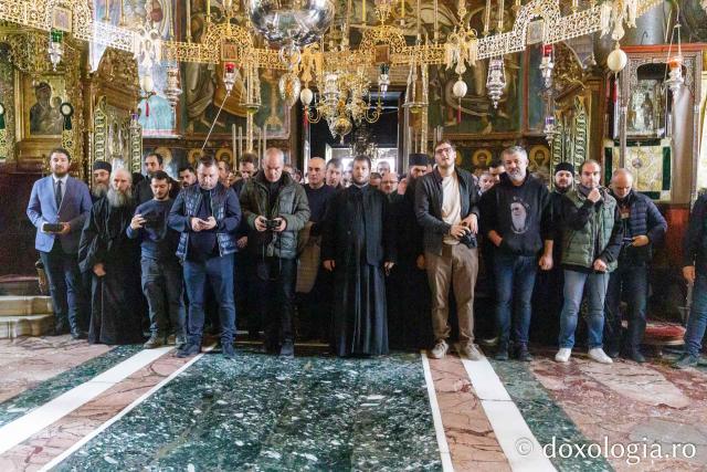 Liturghie la Mănăstirea Vatoped la prăznuirea Sfântului Cuvios Dionisie de la Colciu