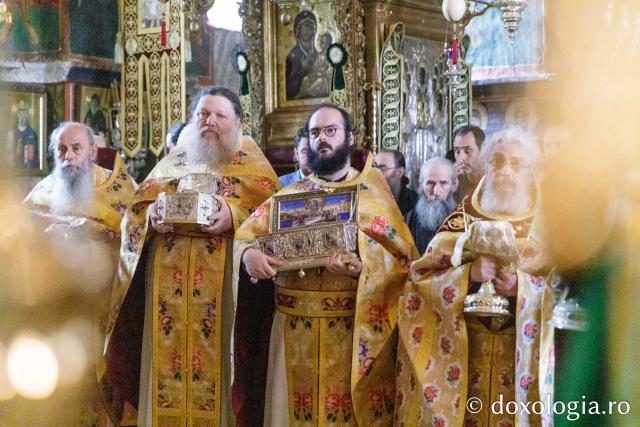 Liturghie la Mănăstirea Vatoped la prăznuirea Sfântului Cuvios Dionisie de la Colciu