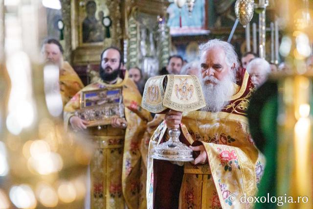 Liturghie la Mănăstirea Vatoped la prăznuirea Sfântului Cuvios Dionisie de la Colciu