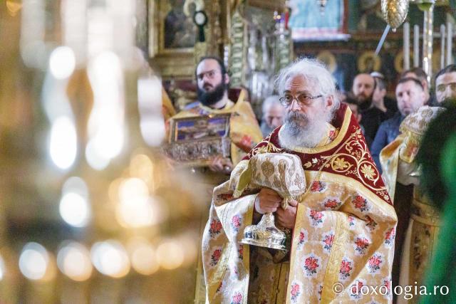 Liturghie la Mănăstirea Vatoped la prăznuirea Sfântului Cuvios Dionisie de la Colciu