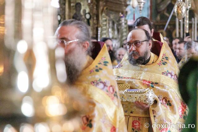 Liturghie la Mănăstirea Vatoped la prăznuirea Sfântului Cuvios Dionisie de la Colciu