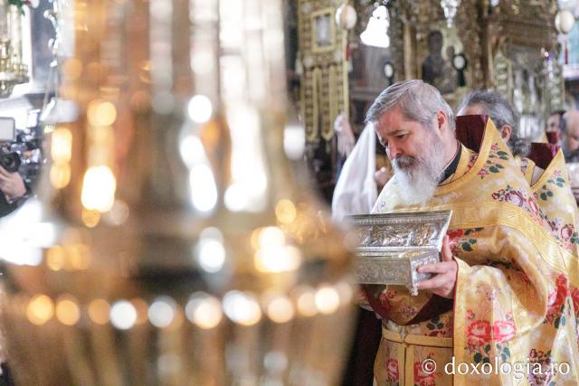 Liturghie la Mănăstirea Vatoped la prăznuirea Sfântului Cuvios Dionisie de la Colciu