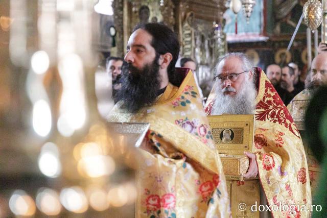 Liturghie la Mănăstirea Vatoped la prăznuirea Sfântului Cuvios Dionisie de la Colciu