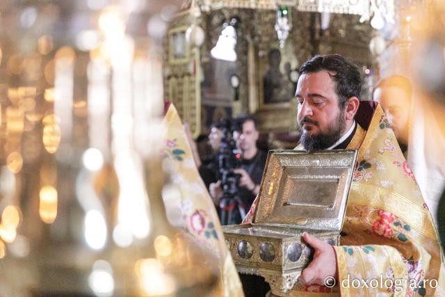 Liturghie la Mănăstirea Vatoped la prăznuirea Sfântului Cuvios Dionisie de la Colciu