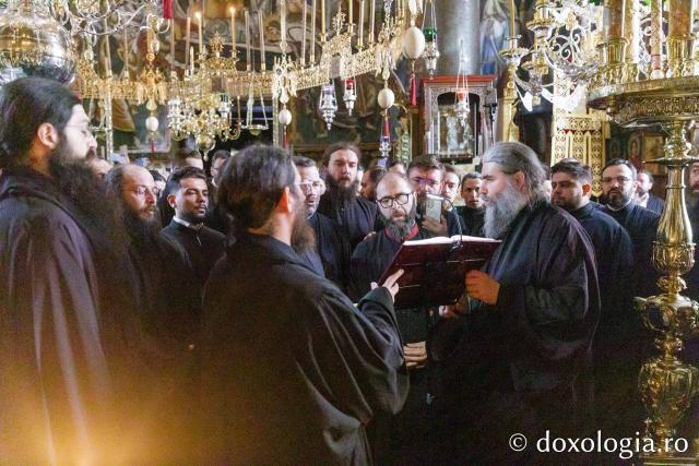 Liturghie la Mănăstirea Vatoped la prăznuirea Sfântului Cuvios Dionisie de la Colciu