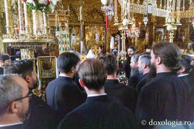 Liturghie la Mănăstirea Vatoped la prăznuirea Sfântului Cuvios Dionisie de la Colciu