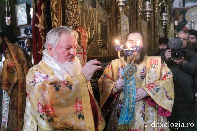 Liturghie la Mănăstirea Vatoped la prăznuirea Sfântului Cuvios Dionisie de la Colciu
