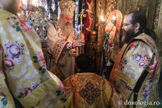 Liturghie la Mănăstirea Vatoped la prăznuirea Sfântului Cuvios Dionisie de la Colciu
