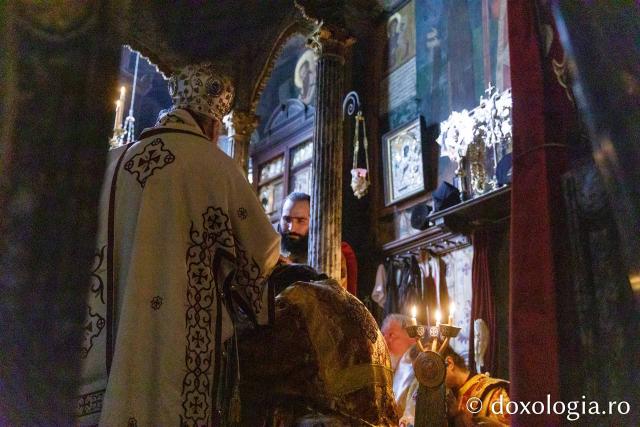 Liturghie la Mănăstirea Vatoped la prăznuirea Sfântului Cuvios Dionisie de la Colciu