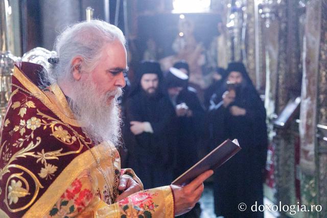Liturghie la Mănăstirea Vatoped la prăznuirea Sfântului Cuvios Dionisie de la Colciu