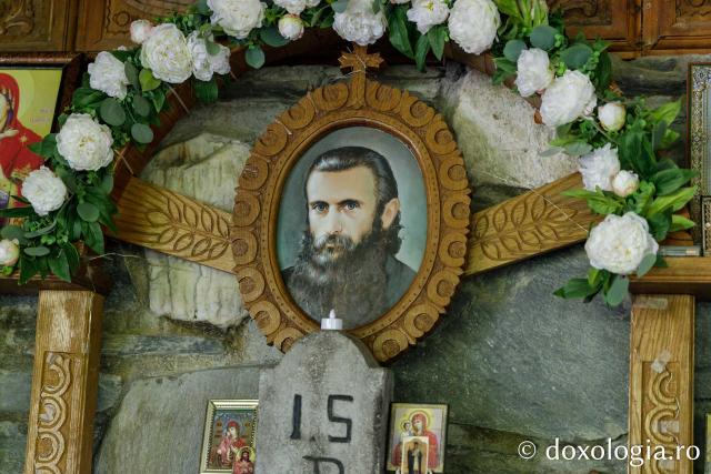 Izvorul Sfântului Cuvios Mărturisitor Arsenie de la Prislop