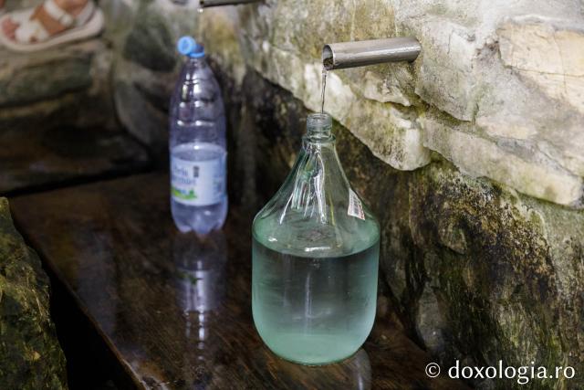 Izvorul Sfântului Cuvios Mărturisitor Arsenie de la Prislop