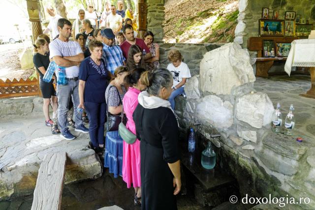 Izvorul Sfântului Cuvios Mărturisitor Arsenie de la Prislop