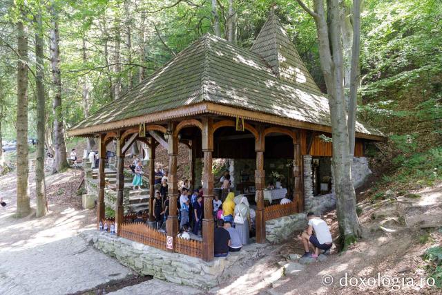 Izvorul Sfântului Cuvios Mărturisitor Arsenie de la Prislop