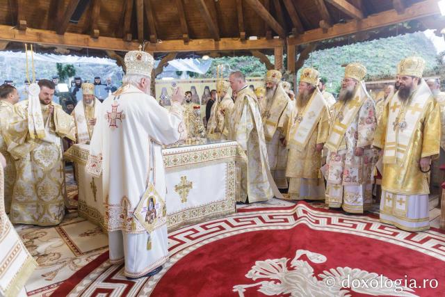 Sfânta Liturghie de la Proclamarea Canonizării Sfântului Cuvios Mărturisitor Arsenie de la Prislop